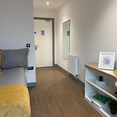For Students Only At Great Patrick Street Apartment Belfast Exterior photo
